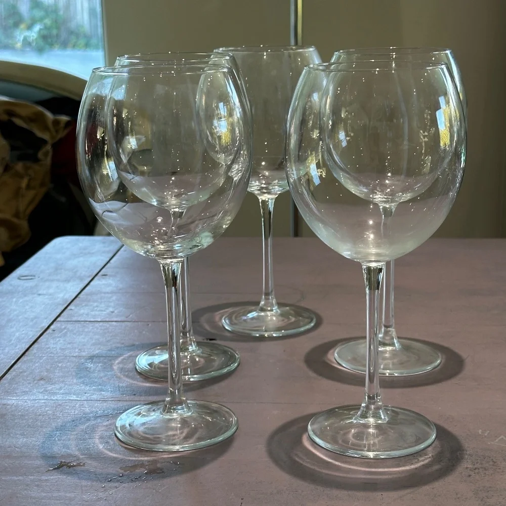 Williams Sonoma 5 wine glasses